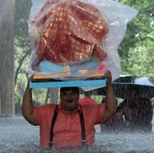 મુંબઈમાં પૂર આવ્યું અને ગણપતિ સાથે \'તારક મહેતા...\'માં ડોક્ટર હાથીની આ રીતે થઈ એન્ટ્રી, જુઓ તસવીરો