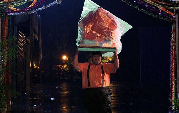 મુંબઈ: તારક મહેતા કા ઉલ્ટા ચશ્માના ચાહકો માટે સારા સમાચાર છે. ગોકુલઘામ સોસાયટીના ફેવરિટ જેઠાલાલના ખાસ મિત્ર ડૉક્ટર હાથીની એન્ટ‌્રી થઈ ગઈ છે. તારક મહેતા કા ઉલ્ટા ચશ્માના નિર્માતાઓએ ડૉક્ટર હાથીની એન્ટ્રી માટે ગણેશ ઉત્સવને પસંદ કર્યો છે અને ડૉક્ટર હાથી ગણપતિ બાપા સાથે એન્ટ્રી કરી રહ્યા છે. આ રીતે જેઠાલાલના મિત્ર અને દર્શકોના માનીતા પાત્રની રીએન્ટ્રી થઈ રહી છે. એક્ટર નિર્મલ સોની ડૉક્ટર હાથીની ભૂમિકા ભજવી રહ્યા છે. 