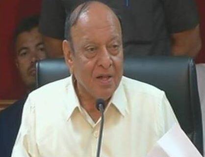 ગાંધીનગર: શંકરસિંહ વાઘેલાએ આજે પ્રેસ કોન્ફરન્સ કરીને મોદી સરકાર પર આકરા પ્રહાર કર્યા હતા. તેમણે કહ્યું કે, પેટ્રોલ અને ડીઝલના ભાવ ભડકે બળે છે. સરકારે આ ભાવ જોઇને શરમથી ડૂબી જવું જોઇએ. હાલની સ્થિતિ માટે PM મોદી જ જવાબદાર છે. રૂપિયો ગગડે કે પેટ્રોલ ડિઝલના ભાવ વધે તેના માટે મોદી જવાબદાર છે. તેમણે દેશ અને રાજ્યની જનતાને આપેલા વાયદાનો હિસાબ આપવો જોઈએ.