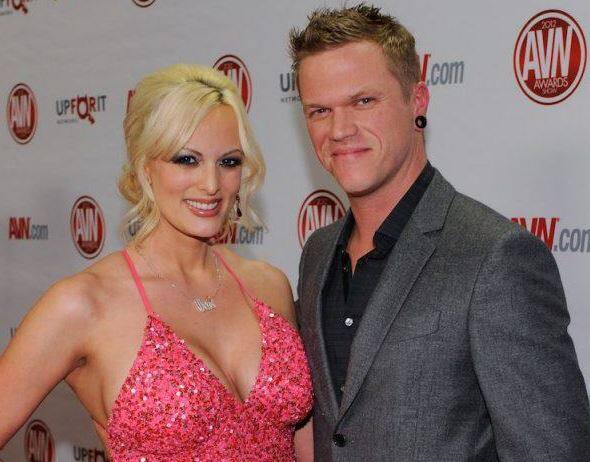 2016માં થયેલી અમેરિકન રાષ્ટ્રપતિ ચૂંટણીના થોડા દિવસો પહેલા જ ડેનિયલ્સે ટ્રમ્પના વકીલ સાથે એક કરાર કર્યો હતો. જે મુજબ તેણે ટ્રમ્પ સાથે સંબંધો પર મોં બંધ રાખવાનું હતું અને તેના બદલામાં સ્ટોમીને 1 લાખ 30 હજાર ડોલર આપવામાં આવ્યા હતા.