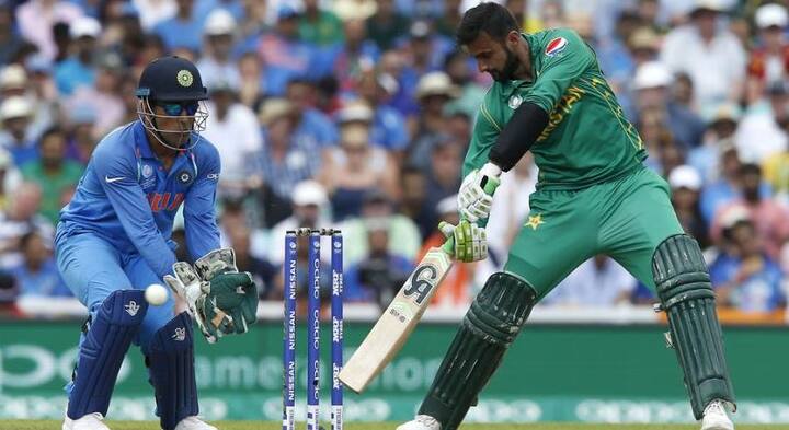 દેશ-વિદેશના અનેક બુકીઓ દુબઈ પહોંચી ગયા છે અને ત્યાંથી સટ્ટા કારોબાર ચલાવી રહ્યા છે. અત્યાર સુધીમાં 500થી600 કરોડનો સટ્ટો લાગી ચુક્યો છે. મેચ શરૂ થવા સુધીમાં આંકડો 1000 કરોડને પાર કરી જશે તેમ માનવામાં આવે છે. હાર-જીત ઉપરાંત બેટ્સમેન, બોલિંગ, સદી, અડધી સદી, ટીમના સ્કોર અને ટોસ પર પણ સટ્ટો લાગી રહ્યો છે.