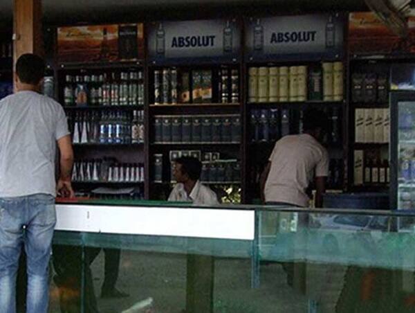 ગૃહમંત્રીએ વિધાનસભામાં દારૂની પરમીટના ફોર્મથી લઈને પરમીટની કિંમતમાં વધારો કરવામાં આવ્યો છે. જે પ્રમાણે હાલ પરમીટના ફોર્મની ફી રૂપિયા 50 લેવામાં આવતી હતી તેમજ આરોગ્ય તપાસ ફી તરીકે રૂપિયા 500 લેવામાં આવતા હતા. નવી જાહેરાતમાં પરમીટ ફોર્મ ફી રદ કરવામાં આવી છે, તેમજ પરમીટ પ્રોસેસ ફી પેટે રૂપિયા 2000 લેવામાં આવશે. આ ઉપરાંત આરોગ્ય તપાસ ફીને વધારીને રૂપિયા 2000 કરવામાં આવી છે.