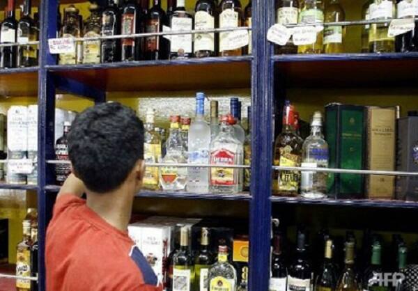 તેમણે કહ્યું કે, મુંબઈ વિદેશ દારૂ નિયમો, 1953ના નિયમ-65 પ્રમાણે એરિયા મેડિકલ બોર્ડની રચના કરવાની જોગવાઈ છે. હાલ રાજ્યમાં કુલ 26 એરિયા મેડિકલ બોર્ડ કાર્યકરત છે. તેને રદ કરીને અમદાવાદ, ગાંધીનગર, રાજકોટ, ભાવનગર, વડોદરા અને સુરત ખાતે એમ છ એરિયા બોર્ડની રચના કરવાનો નિર્ણય લેવામાં આવ્યો છે.