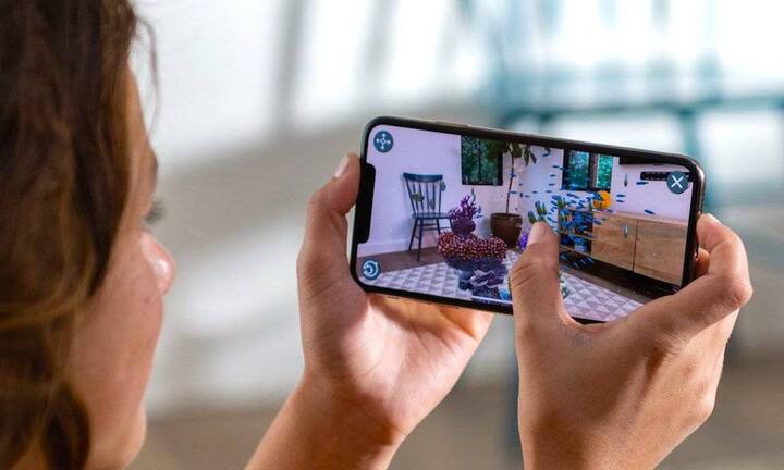 iOS 12 ઓપરેટિંગ સિસ્ટમ:- એપલ iPhone Xs, iPhone Xs Max, iPhone XR, iPhone X, iPhone 8, iPhone 8 Plus, iPhone 7, iPhone 7 Plus, iPhone 6s, iPhone 6s Plus, iPhone 6, iPhone 6 Plus, iPhone SE અને iPhone 5s પર આ ઓપરેટિંગ સિસ્ટમ અપડેટ થઇ છે. 