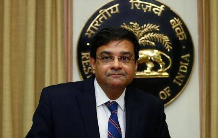 આરટીઆઈના જવાબમાં રિઝર્વ બેંકે કહ્યું કે તેમની પાસે એનપીએનો આંકડો ડિસેમ્બર 2017 સુધીનો જ છે. જે પછીના આંકડા માટે રાહ જોવી પડે તે છે. આરબીઆઈએ જૂન 2014થી ડિસેમ્બર 2017 સુધીના આંકડા આપ્યા છે. જે મુજબ 30 જૂન 2014 સુધી સરકારી બેંકોની ગ્રોસ એનપીએ 2,24,542 કરોડ રૂપિયા હતા. જે વધીને 31 ડિસેમ્બર, 2017 સુધી 7,24,524 કરોડ રૂપિયા પહોંચી ગઈ છે. ચાક વર્ષ દરમિયાન સરકારી બેંકોની એનપીએમાં 322.21 ટકાનો વધારો જોવા મળ્યો છે.