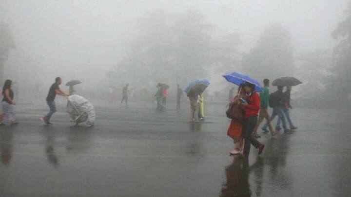 આમ તો ચોમાસુ પુરુ થવાના આરે છે પણ હવામાન વિભાગે આગાહી કરીને ચેતાવણી આપી છે આ ત્રણ દિવસોમાં ઓડિશા, આંધ્રપ્રદેશ અને તેલંગાણામાં પણ ભારે વરસાદ પડી શકે છે. ઉપરાંત મહારાષ્ટ્ર અને મધ્યપ્રદેશના તથા શિમલા સહિતના સ્થળોએ પણ વરસાદી ઝાંપટા આવી શકે છે. 