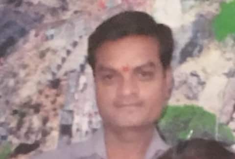 સુરતઃ રાતે દારૂ પીને ઘરે આવેલા પતિને પત્નીએ ફટકાર્યો, સવારે જોયું તો....... સુરતઃ રાતે દારૂ પીને ઘરે આવેલા પતિને પત્નીએ ફટકાર્યો, સવારે જોયું તો.......