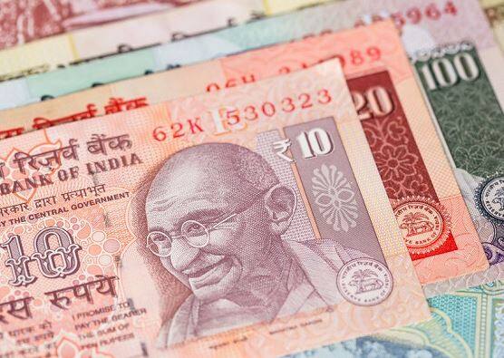 સરકારની જાહેરાત મુજબ વર્તમાન નાણાકીય વર્ષના ત્રીજા ત્રિમાસકગાળા 1 ઓક્ટોબરથી 31 ડિસેમ્બરમાં આ યોજનામાં રોકાણ કરવાથી વધારે વ્યાજ મળશે. આ સમયગાળા માટે પીપીએફમાં 7.6%ના બદલે 8%, એનએસસીમાં 7.6%ના બદલે 8%, સુકન્યા સમૃદ્ધિ યોજનામાં 8.1ના બદલે 8.5%, કિસાન વિકાસપત્ર પર 7.3%થી વધીને 7.7% કરવામાં આવ્યો છે.