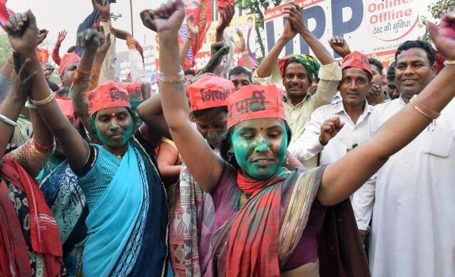 સૂત્રોના જણાવ્યા મુજબ સીટોની ડીલમાં કઇ પાર્ટીને ક્યા લોકસભા વિસ્તારમાં કેટલી સીટ ફાળવવી તે તાજેતરમાં જેડીયુમાં જોડાયેલા ચૂંટણી રણનીતિકાર પ્રશાંત કિશોર નક્કી કરશે. દશેરા પહેલા સીટોની ફાળવણીનો નિર્ણય લેવાઈ જાય તેવી શક્યતા છે.