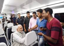 PM મોદીએ ફરી એકવાર કરી દિલ્હી મેટ્રોમાં મુસાફરી, લોકોએ લીધી સેલ્ફી