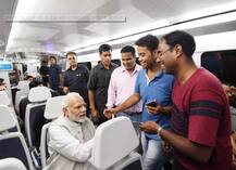 PM મોદીએ ફરી એકવાર કરી દિલ્હી મેટ્રોમાં મુસાફરી, લોકોએ લીધી સેલ્ફી