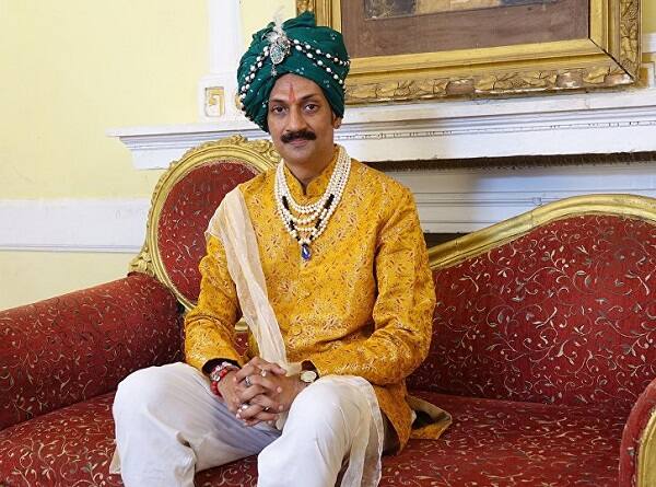 આણંદ: ચરોતરની સરદાર પટેલ યુનિવિર્સિટી સાથે સંલગ્ન MSW વિભાગ તરફથી ગુરુવારે એલજીબીટી (લેસ્બિયન, ગે, બાયસેક્સ્યુઅલ, ટ્રાન્ઝેન્ડર) વિષય પર એક કોન્ફરન્સનું આયોજન કરાયું હતું. જેમાં રાજપીપળાના રાજવી માનવેન્દ્રસિંહ ગોહિલ પણ હાજર રહ્યા હતા. આ પરિસંવાદમાં સ્ફોટક નિવેદન આપતા માનવેન્દ્રસિંહે જણાવ્યું હતું કે, તેમની પાસેથી ઘણાં ધાર્મિક ગુરુઓએ સેક્સની માંગણી કરી છે.