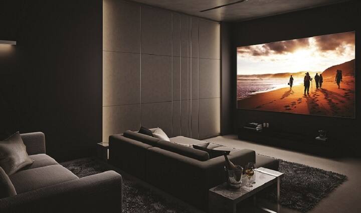  સેમસંગના એલઇડી ફોર હોમ યૂઝર્સને શાનદાર વ્યૂઇંગ અનુભવ આપે છે. આ કન્ઝ્યુમર્સ માટે લિવિંગ એરિયાને હોમ સિનેમામાં બદલવા માટે ડિઝાઇન કરી છે.