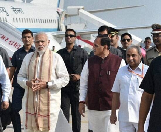 આણંદ પાસેના મોગર ખાતે ચોકલેટ પ્લાન્ટ આવેલો છે. 1.5 મેટ્રીક ટન પ્રતિ કલાકની ક્ષમતા ધરાવતી સતત ચોકલેટ મેકીંગ લાઈન સ્થાપિત કરી છે. અમૂલ ડેરી દ્વારા ચોકલેટ પ્લાન્ટના ઉદઘાટન માટે પ્રધાનમંત્રીને આમંત્રણ આપવામાં આવ્યું છે.