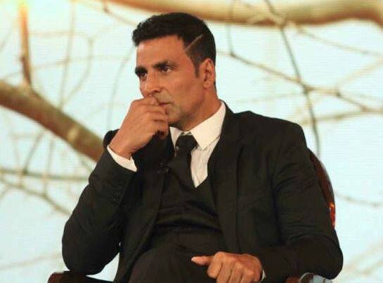 અક્ષય કુમારે કહ્યું હતું કે, મેં એસિડ અટેક સર્વાઇવર લક્ષ્મીની એક નાનકડી મદદ કરી છે. આ મદદ કરવાનું કારણ ફક્ત એટલું જ છે કે લક્ષ્મી પોતાના ઘર-પરિવારની ચિંતા કર્યા વગર અને પોતાની દીકરીની વ્યવસ્થિત સંભાળ રાખે અને પોતાના માટે સારી જોબ શોધે. આપણે દરેકે એ સમજવાની જરૂર છે કે મેડલ, એવોર્ડ અને સર્ટિફિકેટથી પેટ અને ઘર-પરિવાર ચાલતું નથી. જો તમારે કોઈની મદદ જ કરવી છે તો તમારે પ્રેક્ટિકલ થવું પડશે.