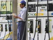 ભારતમાં અહીં 1 કિલો કેક ખરીદવા પર મળી રહ્યું છે 1 લિટર પેટ્રોલ Free