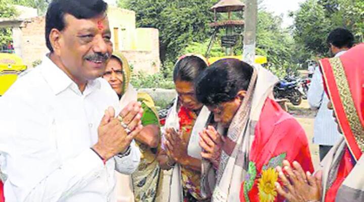 ભાજપથી છેડો ફાડીને 2017માં વિધાનસભાની ચૂંટણીમાં અપક્ષ લડનારા બિમલ શાહ અને નિષ્ક્રિય થઈ જનારા લાલજીભાઇ પટેલ કોંગ્રેસના સંપર્કમાં છે અને કોંગ્રેસમાં જોડાવાનો નિર્ણય કરી શકે છે તેવુ ચર્ચાઈ રહ્યું છે. કોંગ્રેસ બિમલ શાહને ખેડા અને લાલજી પટેલને સુરેન્દ્રનગર બેઠક પરથી ચૂંટણી લડાવી શકે છે.