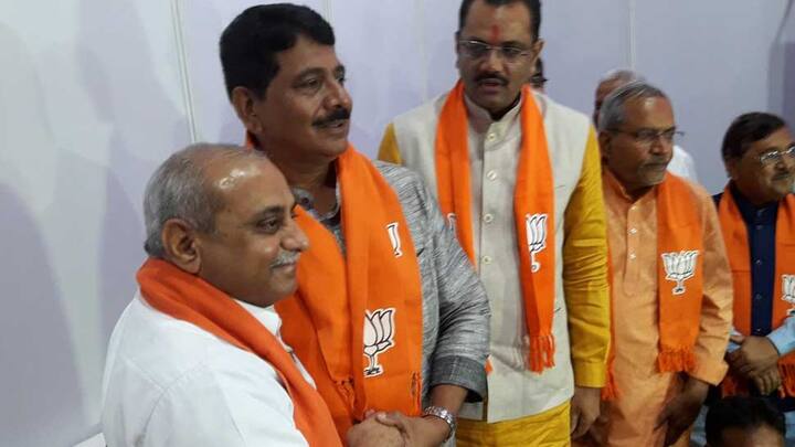  અમદાવાદઃ શંકરસિંહ વાધેલાએ લોકસભાની ચૂંટણીમાં ભાજપ સામે પડવાની જાહેરાત કરી છે ત્યારે તેમના પુત્ર મહેન્દ્રસિંહ વાઘેલા એકાદ-બે દિવસમાં ભાજપ છોડી દેશે એવી ચર્ચા છે. તાજેતરમાં જ ભાજપમાં જોડાયેલા મહેન્દ્રસિંહ શંકરસિંહ વાઘેલા ભાજપને રામ રામ કરી કોઇપણ પક્ષમાં નહી રહેવાની જાહેરાત કરી શકે છે. 