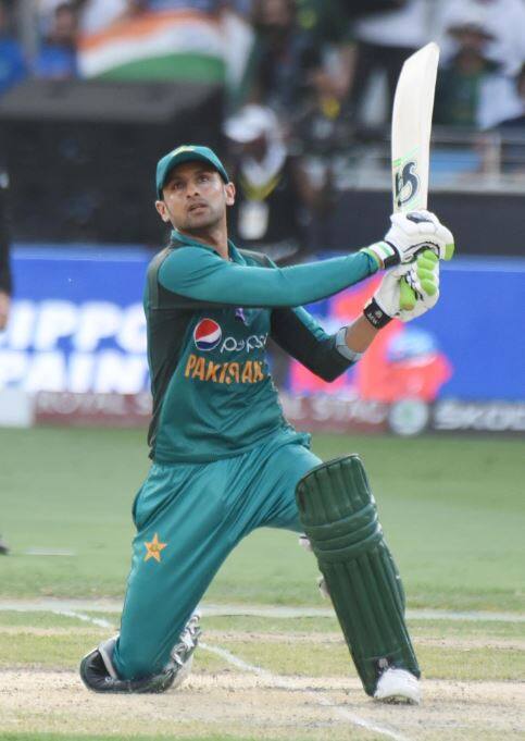 એશિયા કપના સુપર 4 રાઉન્ડમાં ભારત સામે ટોસ જીતી પ્રથમ બેટિંગ કરરવા ઉતરેલી પાકિસ્તાનની ટીમે 50 ઓવરમાં 7 વિકેટના નુકસાન પર 237 રન બનાવ્યા હતા. પાકિસ્તાન તરફથી શોએબ મલિકે સર્વાધિક 78 રન બનાવ્યા હતા. તેણે કેપ્ટન સરફરાઝ અહેમદ(44 રન) સાથે ચોથી વિકેટ માટે 107 રનની ભાગીદારી કરી હતી. મોહમ્મદ નવાઝ 15 અને હસન અલી 2 રને અણનમ રહ્યા હતા. ભારત તરફથી કુલદીપ યાદવ-યુઝવેન્દ્ર ચહલ અને જસપ્રીત બુમરાહે 2-2 વિકેટ લીધી હતી.