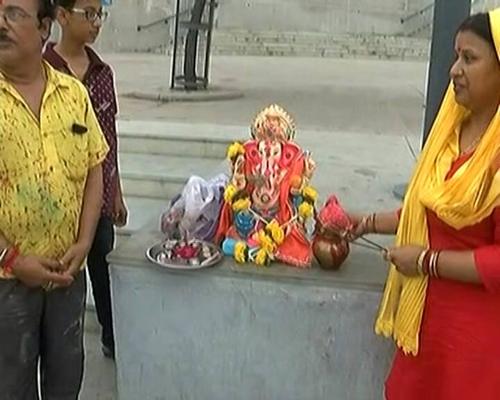 અમદાવાદમાં તૈયાર કરવામાં આવેલા 6 કુંડની ઊંડાઈ 18 ફૂટ રાખવામાં આવી છે. 