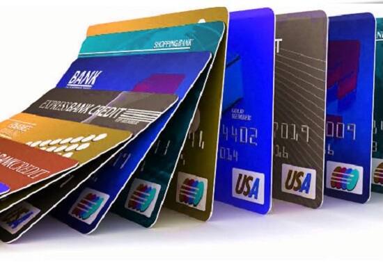 આરબીઆઈનું કહેવું છે કે, મેગ્નેટિક સ્ટ્રાઈપવાળા કાર્ડની ટેક્નોલોજી જુની છે અને આવા કાર્ડ બનાવવાનું બંધ થઈ ગયું છે. આ કાર્ડ પુરી રીતે સુરક્ષિત પણ નથી. જેનાથી જ તે બંધ કરવામાં આવી રહ્યા છે. હાલમાં દેશમાં 3.90 કરોડ એક્ટિવ ક્રેડિટ કાર્ડ અને 9.40 કરોડ ડેબિટ કાર્ડ હોલ્ડર્સ છે.