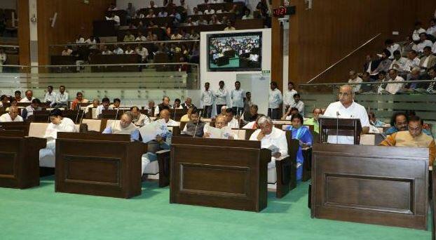 અમદાવાદઃ ગત સપ્તાહે બે દિવસ માટે મળેલા ગુજરાત વિધાનસભાના ચોમાસું સત્ર દરમિયાન ધારાસભ્યોના પગાર વધારા અંગેનું બિલ પસાર કરવામાં આવ્યું હતું. જેમાં ભાજપ-કોંગ્રેસના ધારાસભ્યોની સર્વ સંમતિથી પગારમાં 25 ટકા જેટલો વધારો કરવામાં આવ્યો હતો.