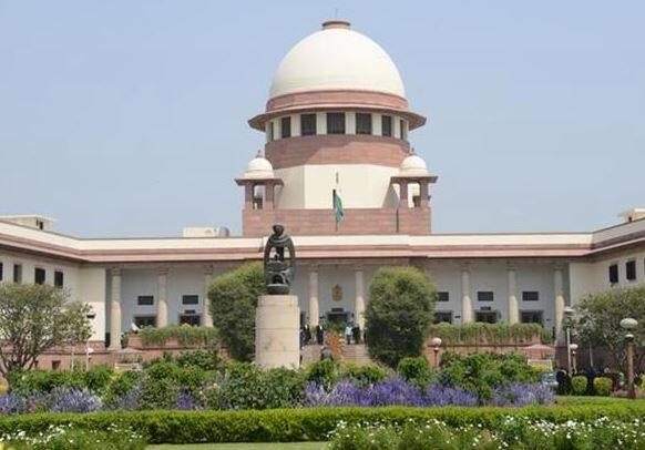 અયોધ્યાઃ અયોધ્યામાં રામ મંદિર સાથે સંકળાયેલા એક મહત્વના કેસમાં સુપ્રીમ કોર્ટ 28 સપ્ટેમ્બરે ફેંસલો સંભળાવી શકે છે. મસ્જિદમાં નમાજ કરવી ઈસ્લામનો આંતરિક હિસ્સો છે કે નહીં તે અંગે સુપ્રીમ કોર્ટે ફેંસલો સંભળાવશે. આ ચુકાદો સંભળાવ્યો બાદ તરત જ ટાઇટલ સૂટના મુદ્દા પર ફેંસલો આવવાની સંભાવના છે.