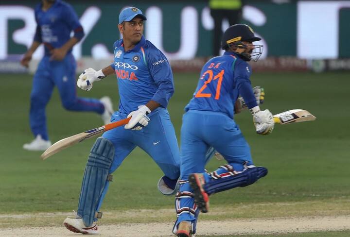 દુબઈઃ ભારત-અફઘાનિસ્તાન વચ્ચેની સુપર-4ની મેચ ટાઇ થઈ હતી. અફઘાનિસ્તાને ભારતને જીતવા 253 રનનો લક્ષ્યાંક આપ્યો હતો, જેની સામે ભારતની ટીમ 49.5 ઓવરમાં 252 રન બનાવી ઓલઆઉટ થઈ ગતી. લોકેશ રાહુલ સૌથી વધુ 60, રાયડુએ 57, કાર્તિકે 44 અને જાડેજાએ 25 રન કર્યા હતા. ધોનીના સુકાની પદ હેઠળ પાંચમી અને ભારતની ઓવર ઓલ આઠમી મેચ ટાઇ રહી. મેચનું પરીણામ ટુર્નામેન્ટમાં કોઇ મહત્વ ધરાવતું ન હતું. ભારત પહેલા જ ફાઇનલમાં પહોચી ગયું છે. જ્યારે અફઘાન ટુર્નામેન્ટમાંથી બહાર ફેકાઇ ગયું છે. અફઘાનિસ્તાન તરફથી 124 રન બનાવનારા શેહઝાદને મેન ઓફ ધ મેચ જાહેર કરાયો હતો.