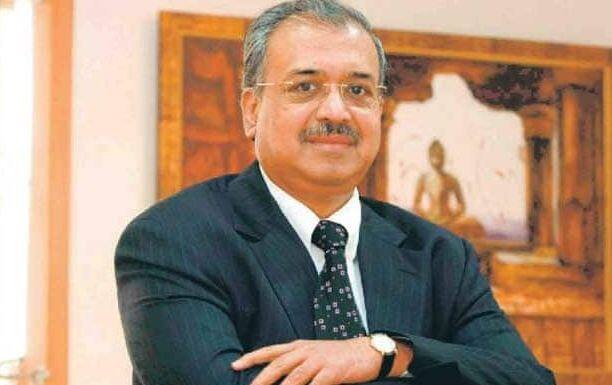 સન ફાર્માના દિલીપ સંઘવી લિસ્ટમાં પાંચમા નંબર પર છે. ગત વર્ષે તેઓ ત્રીજા નંબર પર હતા. રિપોર્ટમાં કહેવામાં આવ્યું છે કે સુઝલોનમાં તેમની સંપત્તિને થયેલા નુક્સાનની ભરપાઈ સન ફાર્માના શેરમાં આવેલી સામાન્ય તેજીથી થઈ છે. 