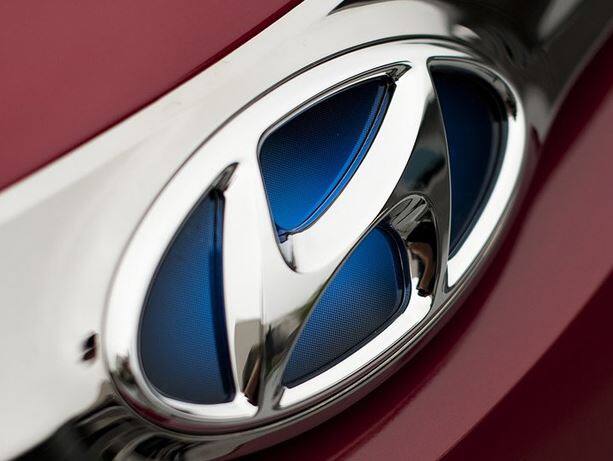 સેફ્ટી ફીચર્સમાં ડ્યુઅલ  ફ્રન્ટ એરબેગ્સ અને એબીએસ સ્ટાન્ડર્ડ તરીકે મળશે. ઉપરાંત તેમાં એડવાન્સ સેફટી ફીચર્સ તરીકે રિયર પાર્કિંગ સેન્સર પણ આપવામાં આવી શકે છે.  સેન્ટ્રોના ટોર વેરિયન્ટમાં પાર્કિંગ કેમેરો પણ આપવામાં આવી શકે છે.