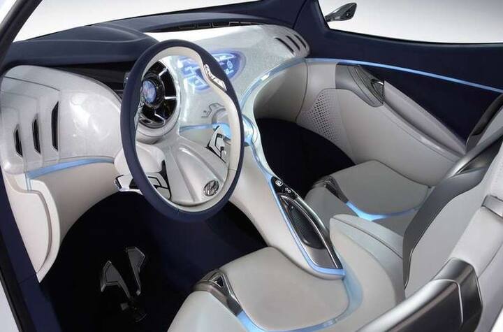 આ ઉપરાંત નવી સેન્ટ્રો ઓટોમેટેડ મેન્યુએલ ગિયરબોક્સ સાથે લોન્ચ થનારી પ્રથમ કાર બની શકે છે. હ્યુન્ડાઈના 1.1 લીટર એપ્સિલોન પેટ્રોલ એન્જિનના એક અપડેટેટ વર્ઝન 5 સ્પીડ મેન્યુઅલ અને 5 સ્પીડ એએમટી ગિયરબોક્સ સાથે આપવામાં આવશે. બંનેની ફ્યુલ એફિશિયન્સ 20.1 કિલોમીટર પ્રતિ લીટર હશે. 