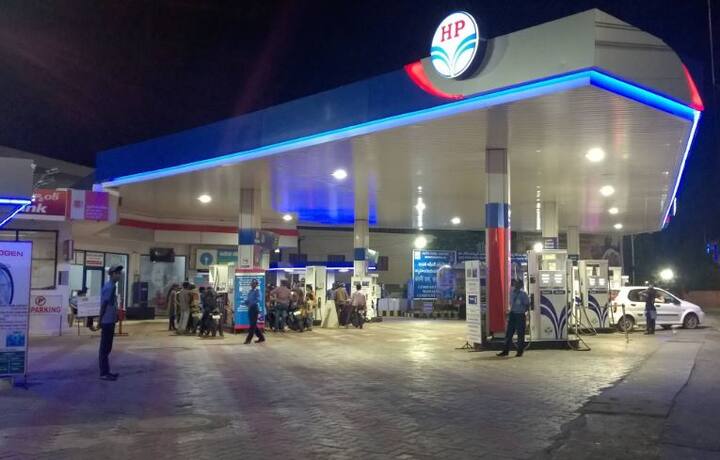 હરિયાણાના નાણામંત્રી કેપ્ટન અભિમન્યુએ કહ્યું કે, પેટ્રોલ-ડીઝલ પર વેટના એક સમાન રાખવા જોઈએ. આમ કરવાથી ગ્રાહકોને રાહત આપી શકાશે. પેટ્રોલ પર સૌથી વધારે વેટ લાગતો હોય તેવા રાજ્યમાં પંજાબનો સમાવેશ થાય છે.