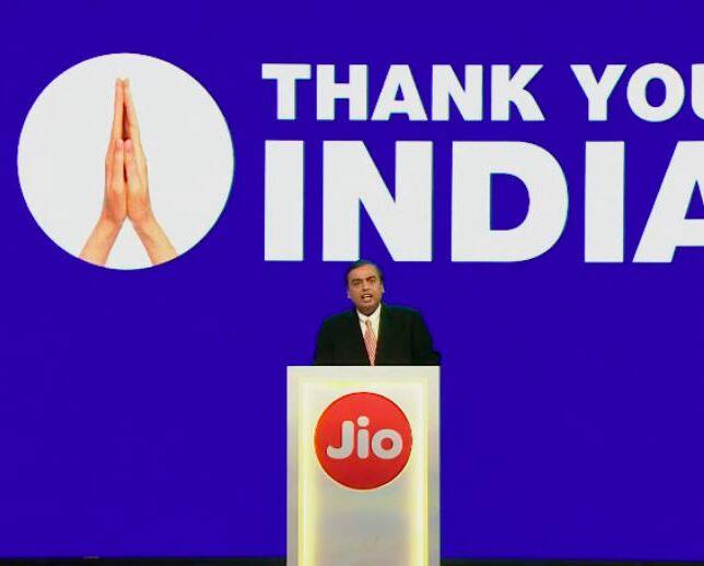 ફ્રીમાં ક્રિકેટ મેચ જોવા માટે યૂઝર્સે એન્ડ્રોઈડ કે આઈઓએસ સ્માર્ટફોરનમાં જિયો ટીવી એપ ઇન્સ્ટોલ કરવી પડશે. આ એપનો ઉપયગો માત્ર જે લોકોના ફોનમાં જિયો નંબર એક્ટિવ હશે તે જ કરી શકશે. જિયો એપને ફોનમાં ઇન્સ્ટોલ કર્યા બાદ એક OTP આવશે. જે નાંખ્યા બાદ યૂઝર તેનો ઉપયોગ કરી શકશે. 