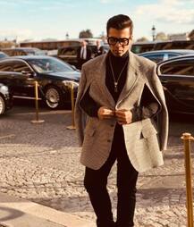 વિચિત્ર ડ્રેસના કારણે ટ્રોલ થઈ રહ્યો છે કરણ જોહર, લોકોએ કહ્યું- ‘જોકર જેવો લાગે છે’