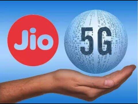  નવી દિલ્હી:  રિલાયન્સ જિયો 4G સર્વિસને લોન્ચ કર્યા બાદ દેશની સૌથી મોટી ટેલીકોમ કંપની બની ગઈ છે. જ્યારે હવે 5G સર્વિસની તૈયારી કરી રહ્યું છે. અહેવાલ પ્રમાણે 5G સ્પેક્ટ્રમ મળ્યાના છ મહિનાની અંદર ભારતમાં 5G સર્વિસ લોન્ચ કરશે એટલે કે 2020 સુધી ગ્રાહકો સુધી 5G સર્વિસ પહોંચાડી શકે છે. 