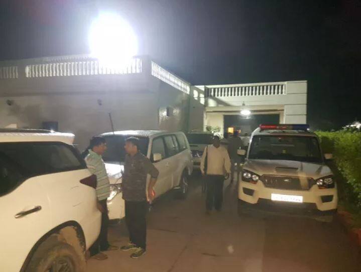 મેરઠના એસએસપી જણાવ્યા પ્રમાણે સિક્યોરિટી ગાર્ડે જાણકારી આપી હતી કે રાત્રે 12.45 વાગે હુમલો થયો હતો. અમને ઘટના સ્થળેથી ગોળીઓના ખોખા મળ્યા છે. જેને ફોરેન્સિક તપાસ માટે મોકલી આપવામાં આવ્યા છે. ઘટના સ્થળથી એક હેન્ડ ગ્રેનેડ પણ મળ્યો છે. જે કોઇ કારણોસર ફાટ્યો નથી. આ ઘટનામાં એકપણ વ્યક્તિ ઘાયલ થઇ નથી. ગાર્ડની કેબિન અને મેન ગેટને નિશાન બનાવીને ફાયરિંગ કરવામાં આવ્યું. અમે સીસીટીવી ફૂટેજની તપાસ કરી રહ્યા છીએ.