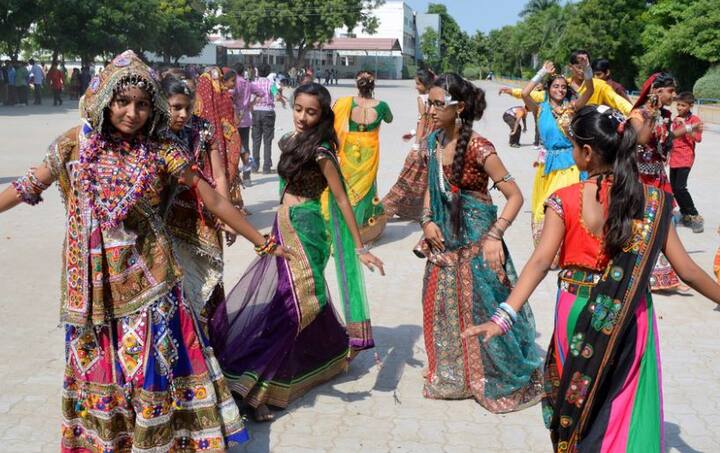 બોર્ડ કે શિક્ષણતંત્ર તરફથી અન્ય કોઇ સૂચના ન આવે ત્યાં સુધી નવરાત્રિ વેકેશન ફરજિયાત રહેશે. સુરતની શાળાઓ દ્વારા ઉપર રજૂઆત કરવામાં આવી છે. પરંતુ તે અંગેની કોઇ સૂચના આવી નથી. એટલે હાલમાં નવરાત્રિ વેકેશન ફરજિયાત છે.