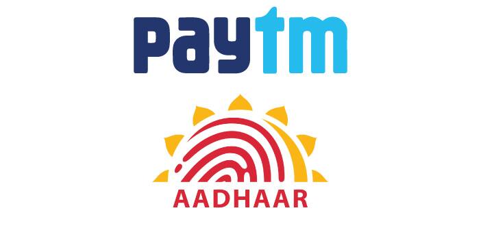 જો તમે પેટીએમ પરથી તમારું આધાર ડી-લિંક કરાવવા માગો છો તો તેના માટે તમારે પેટીએમ કસ્ટમર કેર પર વાત કરવાની રહીશે. સૌથી પહેલા તમારે પેટીએમના કસ્ટમર કેર નંબર (01204456456)  પર  કોલ કરવાનો રહેશે. તમે તેને તમારું આધાર ડિ-લિંક રવા માટે ઈમેલ મોકલવા માટે કહો. જવાબમાં તે તમને આધાર કાર્ડની સ્કેન કોપી માગશે. જેથી તમારી ઓળખ સુનિશ્ચિત કરી શકાય. ત્યાર બાદ તમને 73 કલાકની અંદર આધાર ડી-લિંકનો ફાઈનલ ઈમેલ મળશે.