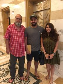 ધોની-રોહિત શર્મા ક્યા પાકિસ્તાનીને સામેથી મળવા ગયા, ધોનીએ ખેંચાવી સેલ્ફી, રોહિત-રીતિકાએ પીધો જ્યુસ, જાણો વિગત