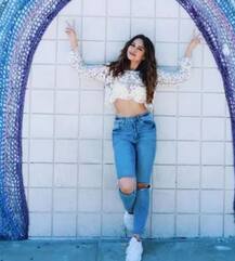 બિકિનીમાં યોગ કરતી જોવા મળી સોનાક્ષી સિન્હા, પોસ્ટ કરી તસવીર