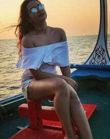 બિકિનીમાં યોગ કરતી જોવા મળી સોનાક્ષી સિન્હા, પોસ્ટ કરી તસવીર