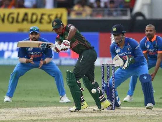 બાંગ્લાદેશ ટીમઃ- મસરેપી બિન મુર્તજા (કેપ્ટન), મોહમ્મદ મિથુન, લિટ્ટન કુમાર દાસ, મુશફિકુર રહીમ, અરુફૂલ હક, મહમુદુલ્લાહ, મોસદેક હુસેન, નજમુલ હુસેન શાનો, મેહદી હસન મિરાઝ, નજમુલ ઇસ્લામ અપુ, રુબેલ હુસેન, મુસ્તફિઝૂર રહેમાન, અબુ હૈદર રોની, સૌમ્યા સરકાર, મોમિનુલ હક, ઇમુરુલ કાયેસ.