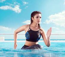 \'બહેનના કારણે ચાલે છે, પોતાનામાં દમ નથી\', બૉલ્ડ તસવીર પર પરિણીતિને લોકોએ કરી ટ્રૉલ