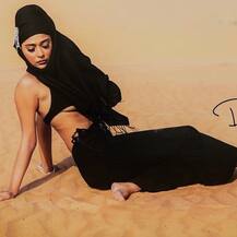 આ હૉટ એક્ટ્રેસે બ્રેસ્ટ દેખાય તેવી પાકિસ્તાની એડમાં કર્યું કામ, સોશિયલ મીડિયા પર ટ્રોલ થતાં શું આપ્યો જવાબ?