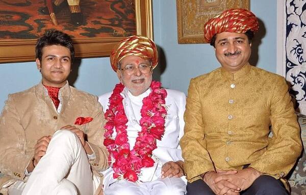 મનોહરસિંહજી એક આતુર ક્રિકેટર હતા. 1955-56માં રણજી ટ્રોફીમાં સૌરાષ્ટ્ર માટે ગુજરાત સામે મનોહરસિંહજીએ પ્રથમ શ્રેણીની શરૂઆત કરી હતી. તેમણે પહેલી ઇનિંગમાં 59 રન ફટકાર્યા હતાં.