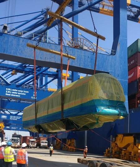 એક કોચમાં 300 લોકો મુસાફરી કરી શકશે જેમાં 40થી 50 લોકો બેસી શકશે જ્યારે 250 લોકો ઉભા રહી શકશે.