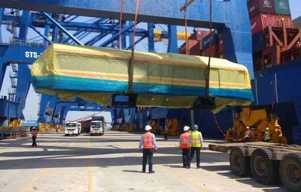 મેગા કંપની દ્વારા મેટ્રો ટ્રેનના 96 કોચ માટે 1050 કરોડ રૂપિયાના ખર્ચે દક્ષિણ કોરિયાની કંપનીને વર્ક ઓર્ડર આપ્યાં છે. શહેરીજનો આ કોચ કેવો હશે તે જુએ તે માટે મોક કોચ અમદાવાદ આવવા રવાના થઈ ગયો છે.