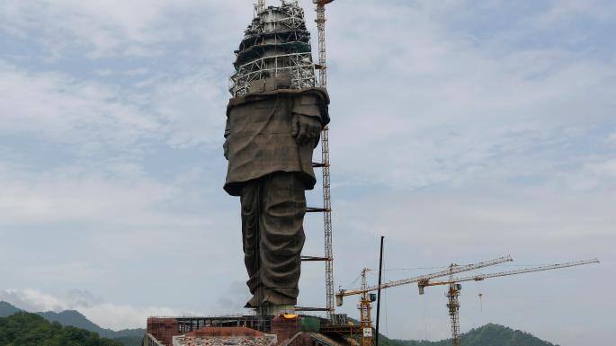 ઉલ્લેખનીય છે કે, મધ્યપ્રદેશમાં એક સભાને સંબોધન કરતા રાહુલ ગાંધીએ કહ્યું હતું કે, ‘દેશમાં બેરોજગારી વધી રહી છે. મોદીજી વાતો ‘મેડ ઈન ઇન્ડિયાની’ કરે છે. પરંતુ સરદાર પટેલની પ્રતિમાં ચીનના લોકો બનાવી રહ્યા છે. રોજગાર ચીનના યુવાઓને મળી રહ્યો છે. ભારતના યુવાનો બેરોજગાર છે.’