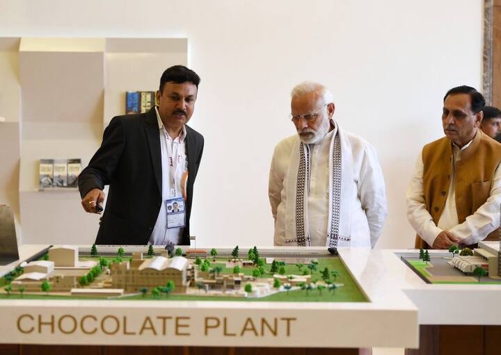 મોદીએ લોકાર્પણ કરેલા વિવિધ છ પ્રકલ્પોમાં અમૂલ ડેરીમાં રૂપિયા 300 કરોડના ખર્ચે અત્યાધુનિક ચોકલેટ પ્લાન્ટ, રૂપિયા 450 કરોડના ખર્ચે ગાંધીનગર ખાતે અમૂલ ફેડ ડેરીના મિલ્ક પાવડર પ્લાન્ટનો સમાવેશ થાય છે. 