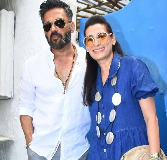 સુનીલ શેટ્ટી પણ પત્ની સાથે આ પાર્ટીમાં પહોંચ્યો હતો. 